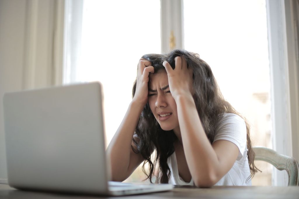 HOW TO HELP YOUR TEEN MANAGE STRESS AND ANXIETY: 7 PRACTICAL WAYS FOR&nbsp;PARENTS
